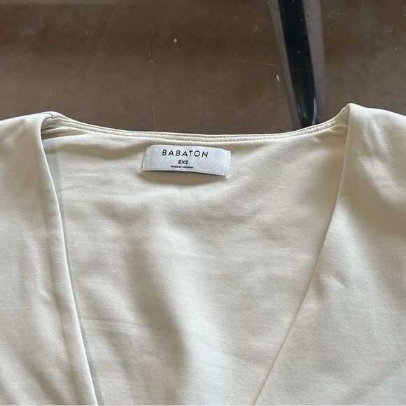 aritzia contour v neck long sleeve - Picture 4 of 6